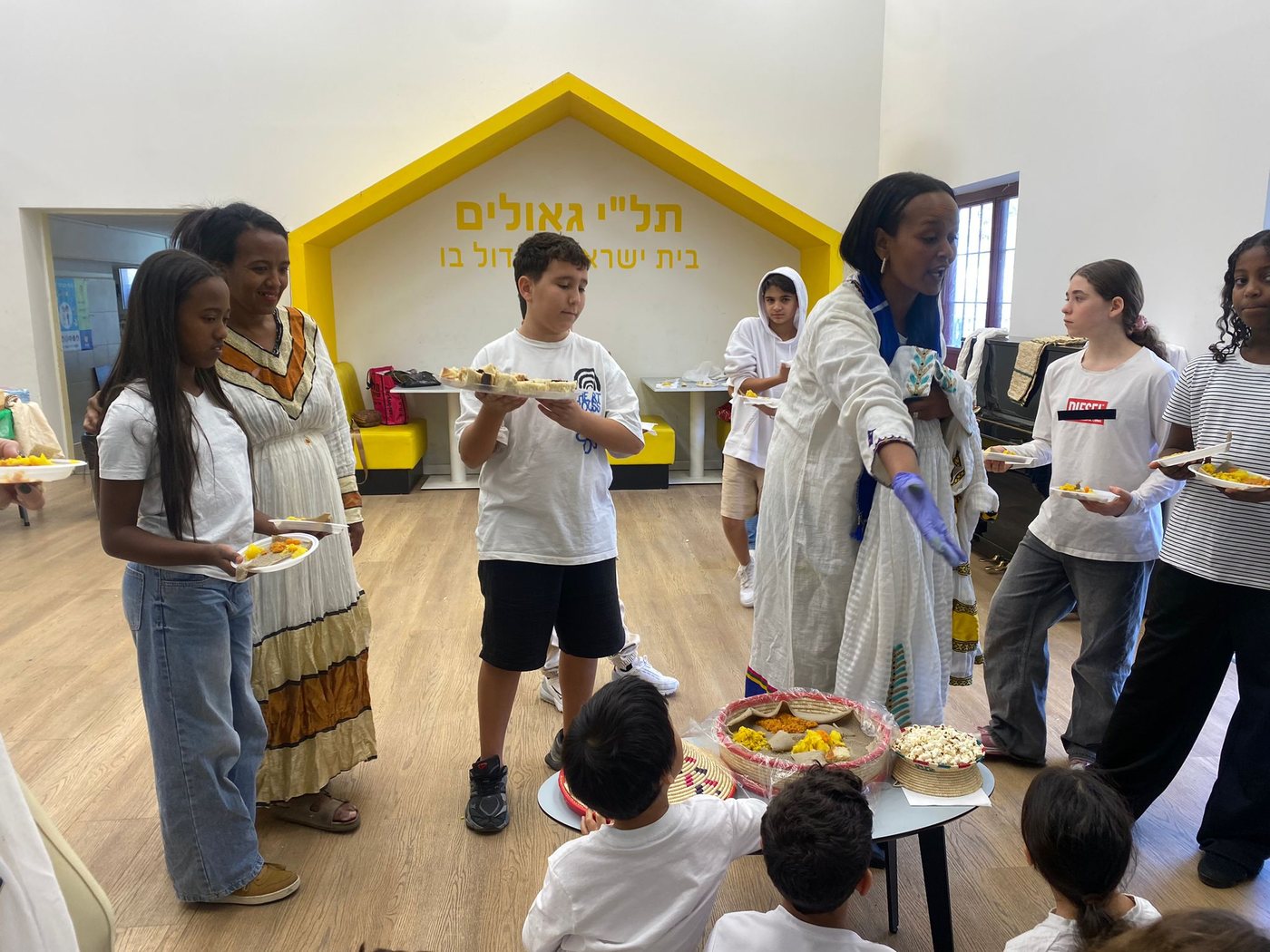 תחנות חג הסיגד בבית הספר