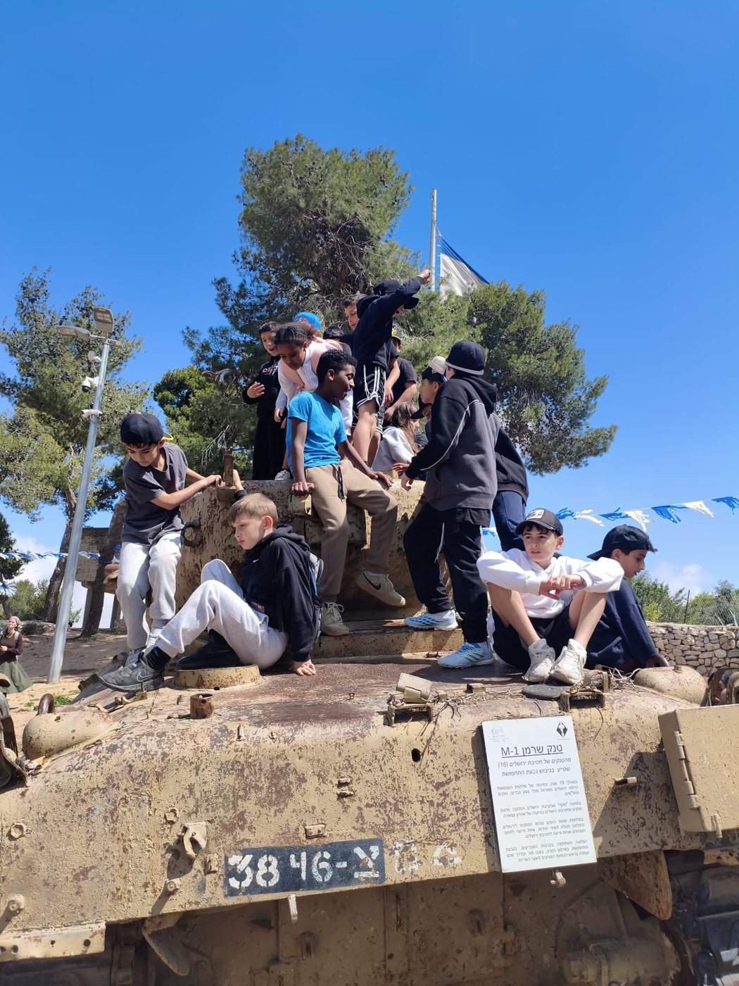 סיור בגבעת התחמושת