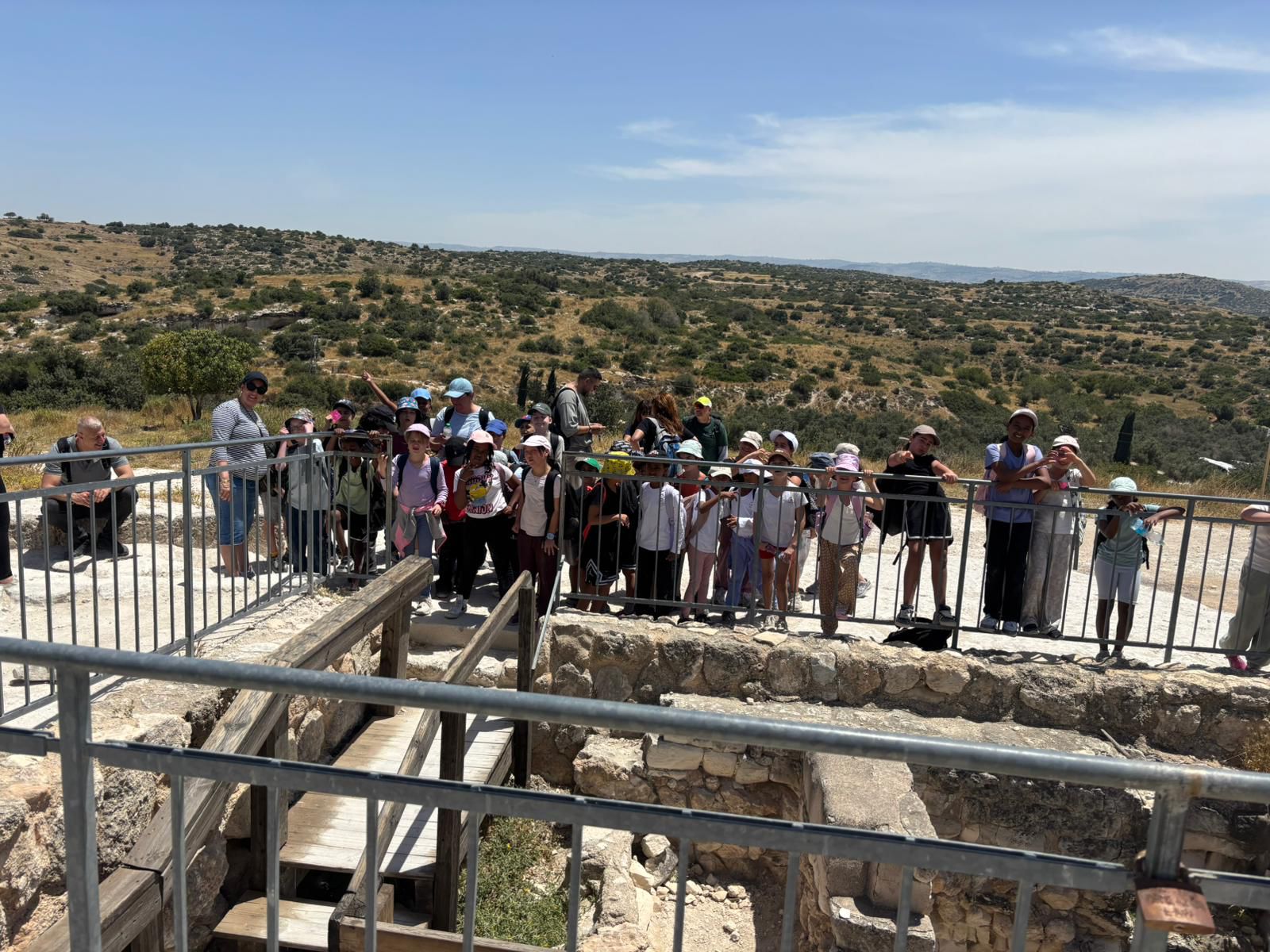 תלמידים בתצפית בבית גוברין